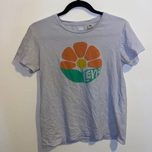 Women short sleeve Levi’s flower shirt